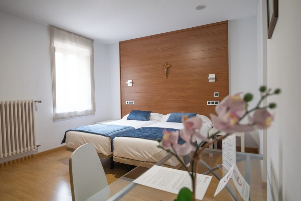 Double Room | Desk, laptop workspace, free WiFi, bed sheets