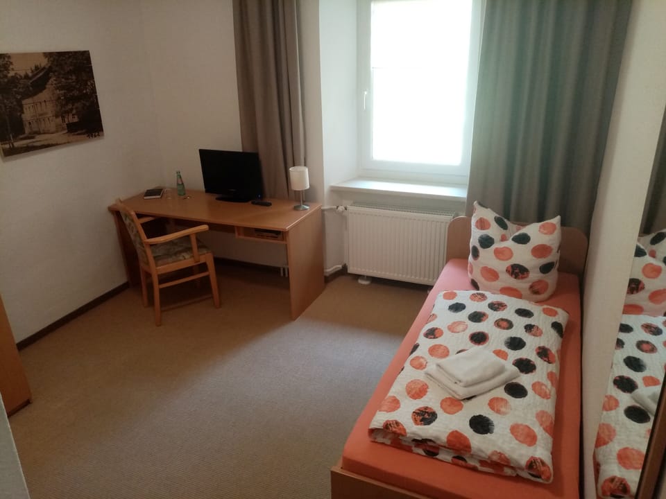Basic Single Room, Ensuite