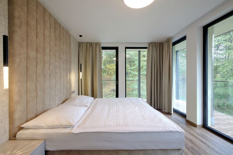 Comfort Apartment | Blackout drapes, soundproofing, cribs (free), WiFi (free)