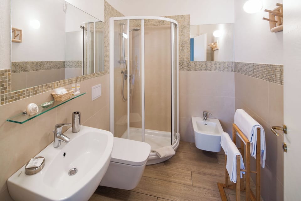 Comfort Double or Twin Room, Balcony | In-room safe, individually furnished, desk, free WiFi