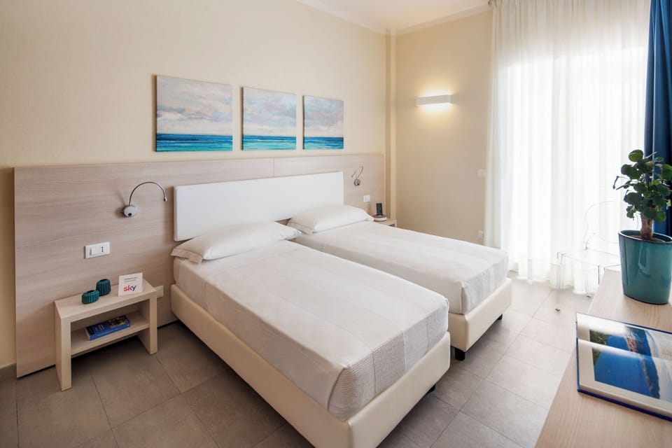 Comfort Double or Twin Room, Balcony | In-room safe, individually furnished, desk, free WiFi