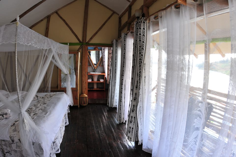 Premium bedding, in-room safe, desk, free WiFi