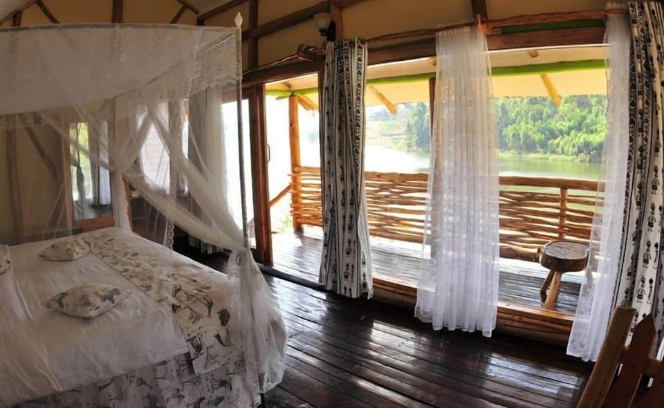Premium bedding, in-room safe, desk, free WiFi
