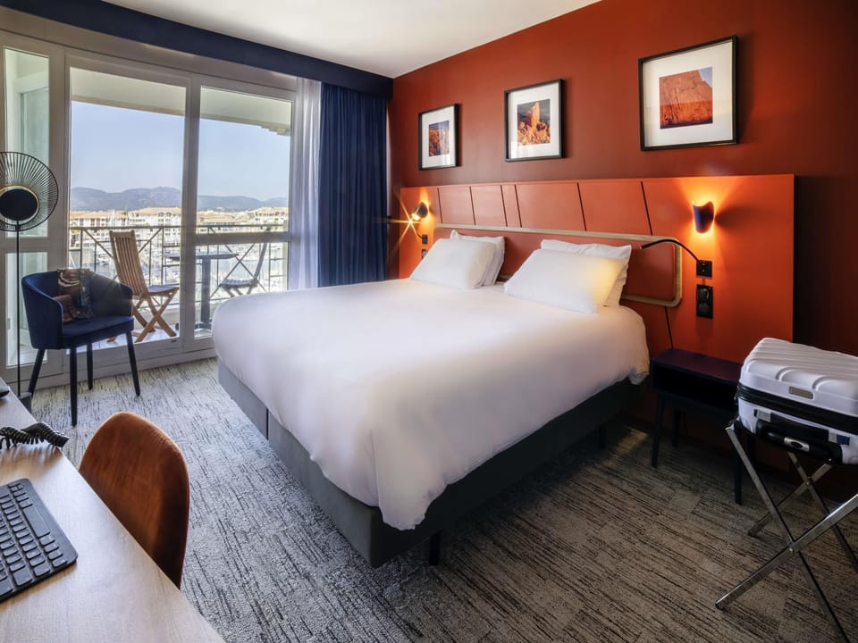 Minibar, in-room safe, desk, soundproofing