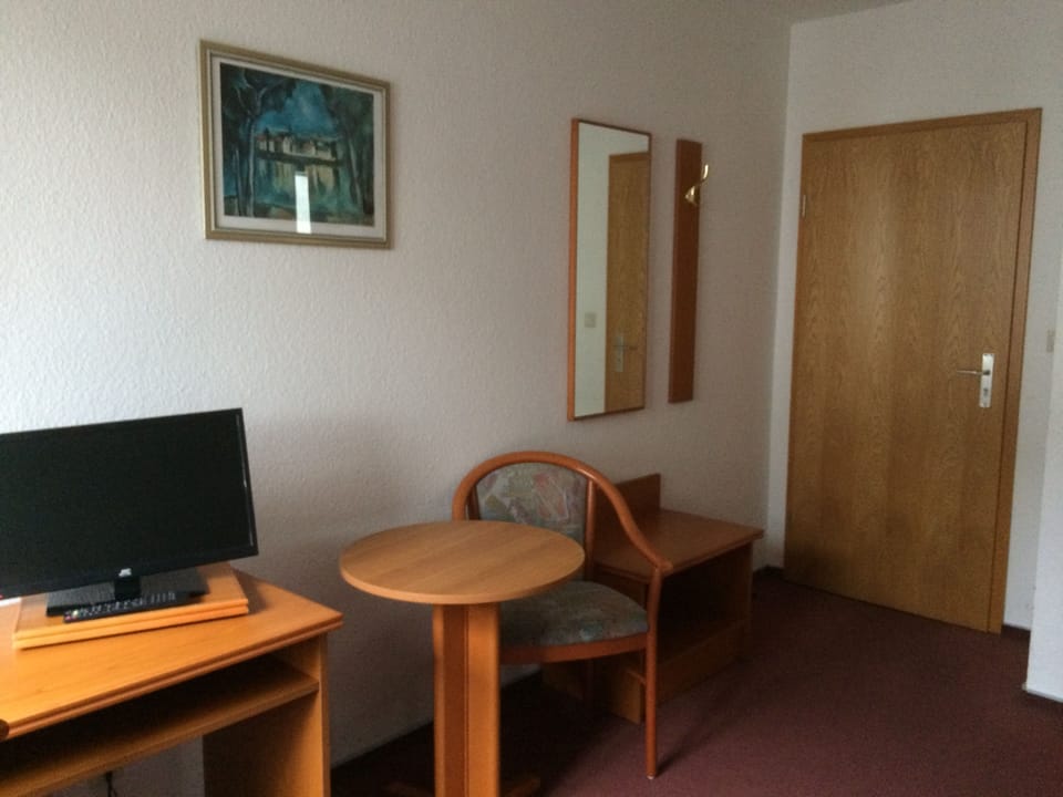 Double Room | Desk, blackout drapes, soundproofing, free cribs/infant beds