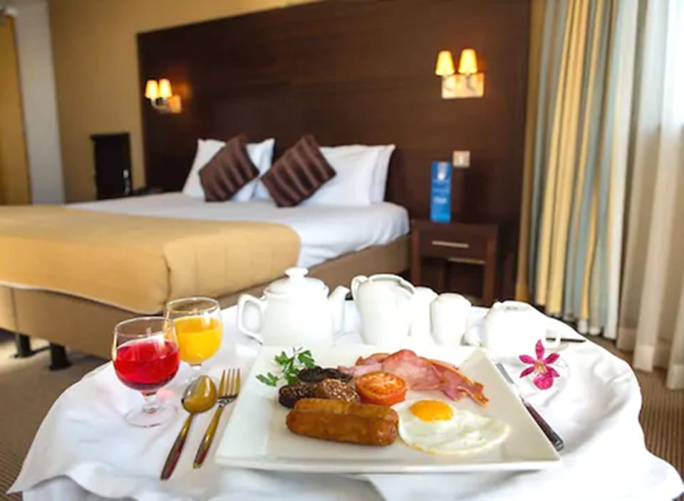 Daily full breakfast for a fee