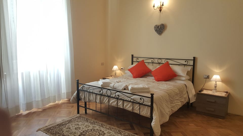 Luxury Room, 1 Bedroom, Private Bathroom (External) | Hypo-allergenic bedding, down comforters, free minibar, in-room safe