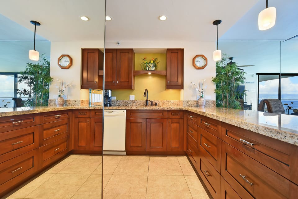 Condo, 1 Bedroom | Private kitchen | Fridge, microwave, oven, coffee/tea maker