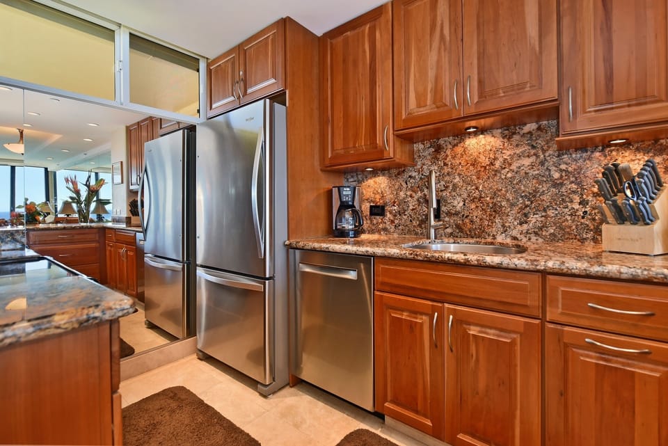 Condo, 1 Bedroom | Private kitchen | Fridge, microwave, oven, coffee/tea maker