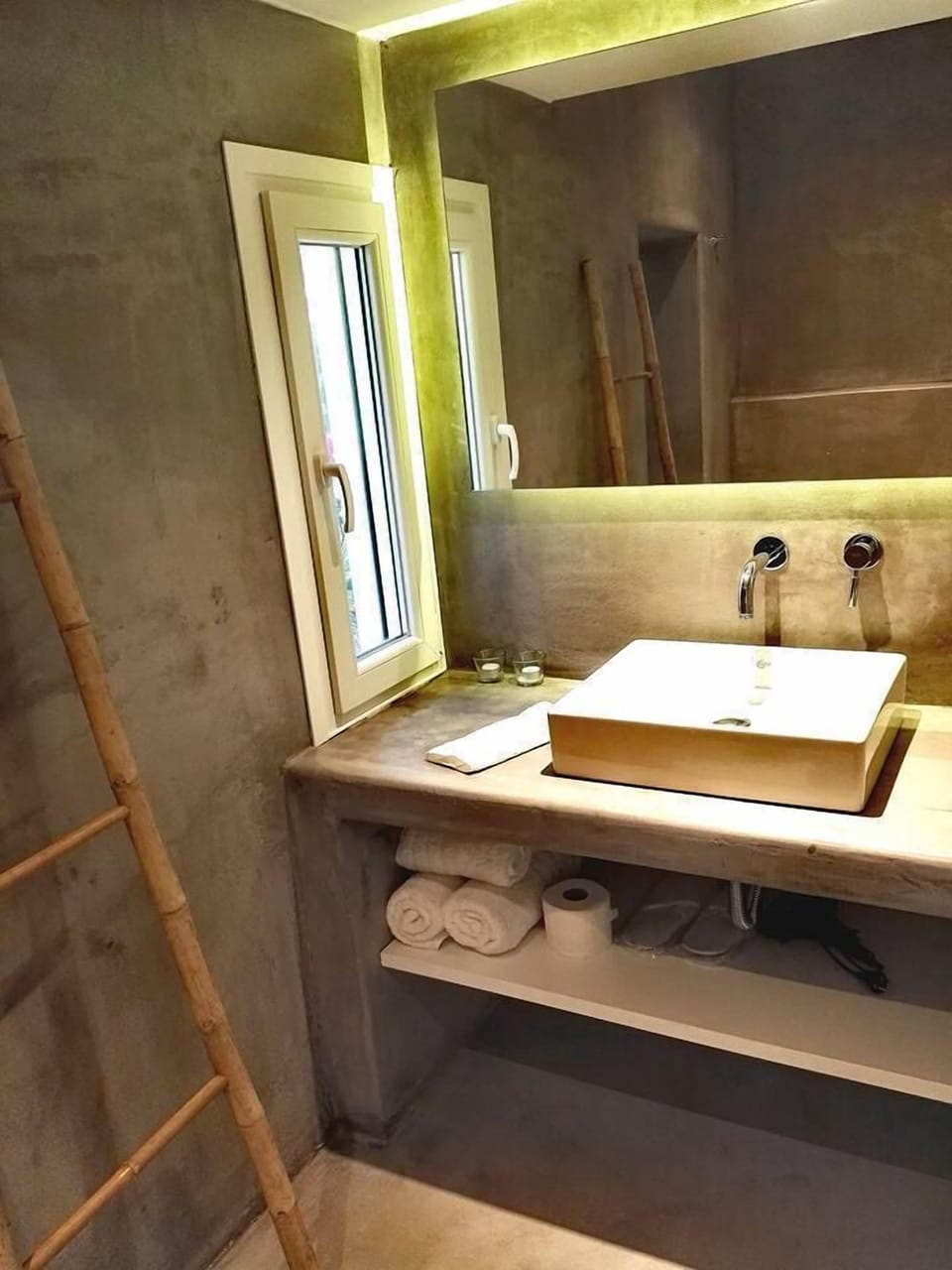 Premium Room, Sea View | Bathroom sink
