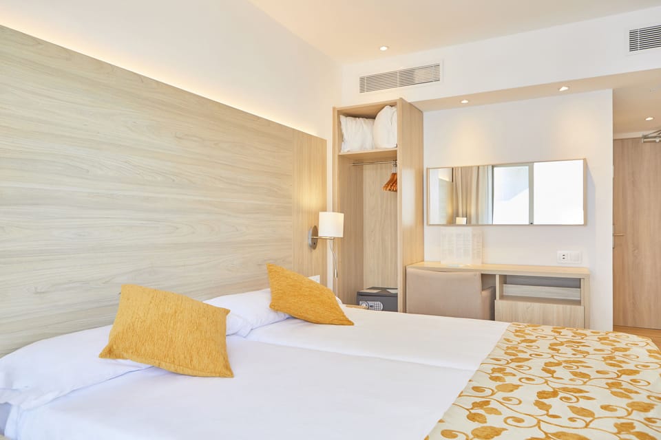 Desk, blackout drapes, free WiFi, bed sheets