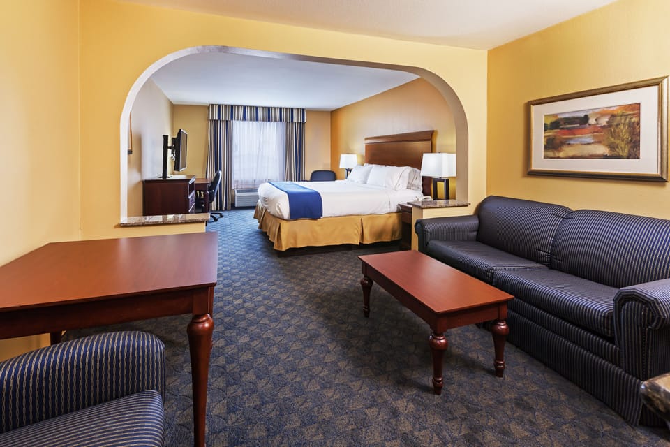 In-room safe, desk, laptop workspace, iron/ironing board
