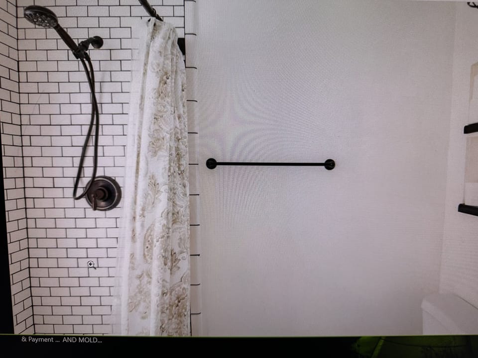 Lanai Room | Bathroom | Shower, free toiletries, hair dryer, bathrobes