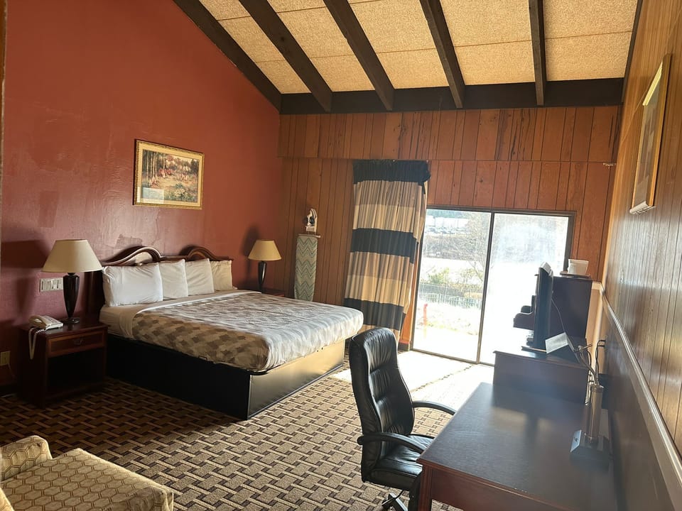 Room, 1 King Bed, Non Smoking | In-room safe, desk, iron/ironing board, free WiFi