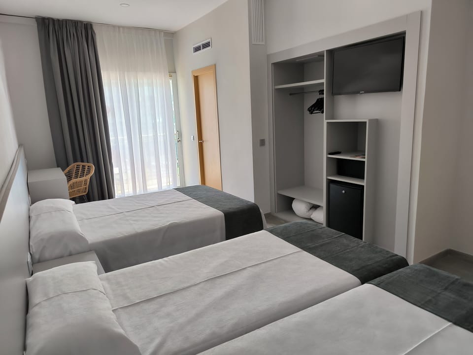 Superior Quadruple Room, Balcony | Desk, blackout drapes, WiFi (free), bed sheets