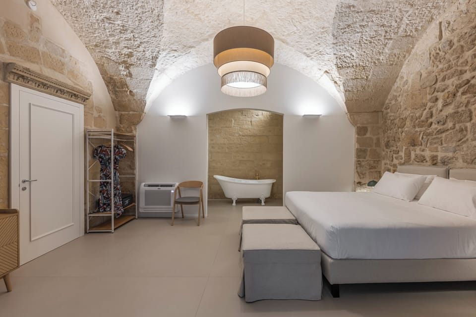 Suite | 1 bedroom, premium bedding, down comforters, minibar
