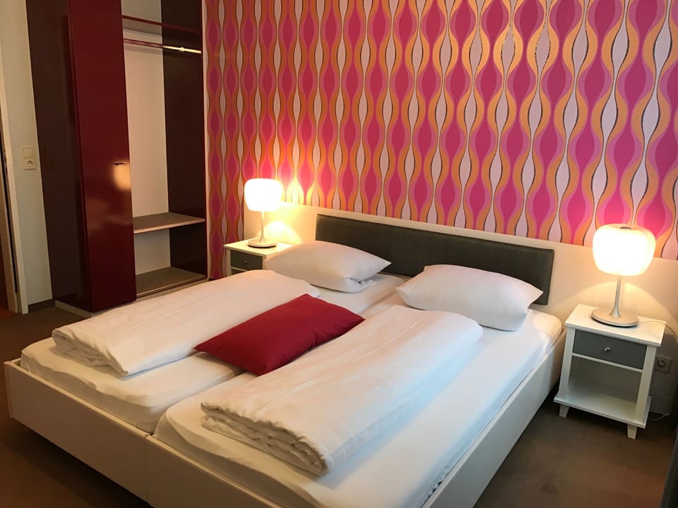 Standard Double Room | Hypo-allergenic bedding, in-room safe, desk, iron/ironing board