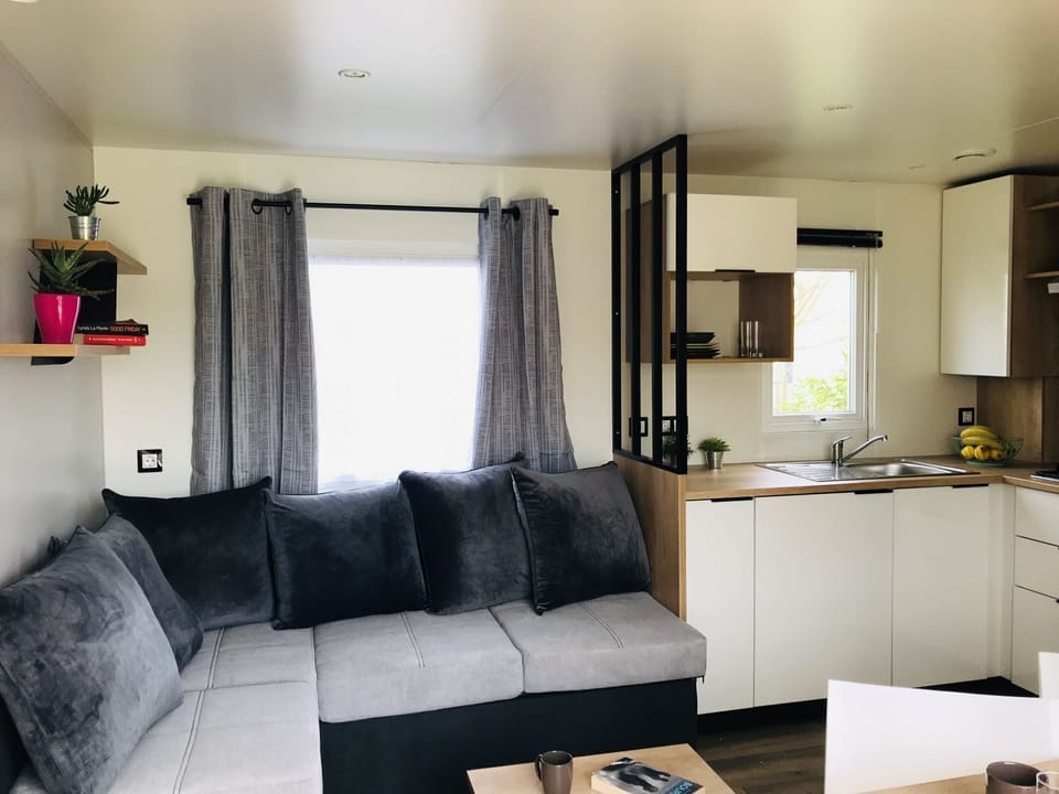 Mobile Home, 3 Bedrooms, Non Smoking | Living area