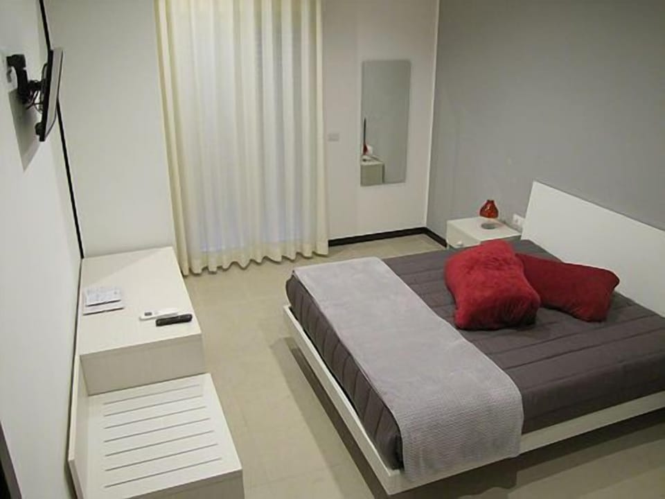 Desk, soundproofing, cribs (free), rollaway beds (surcharge)