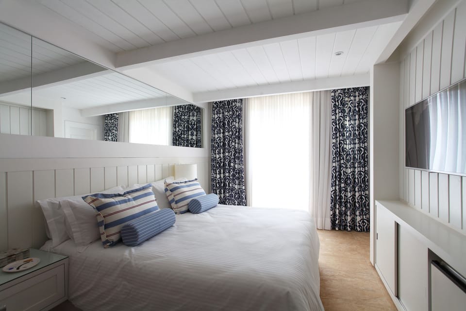 Double Room | Premium bedding, in-room safe, desk, blackout drapes