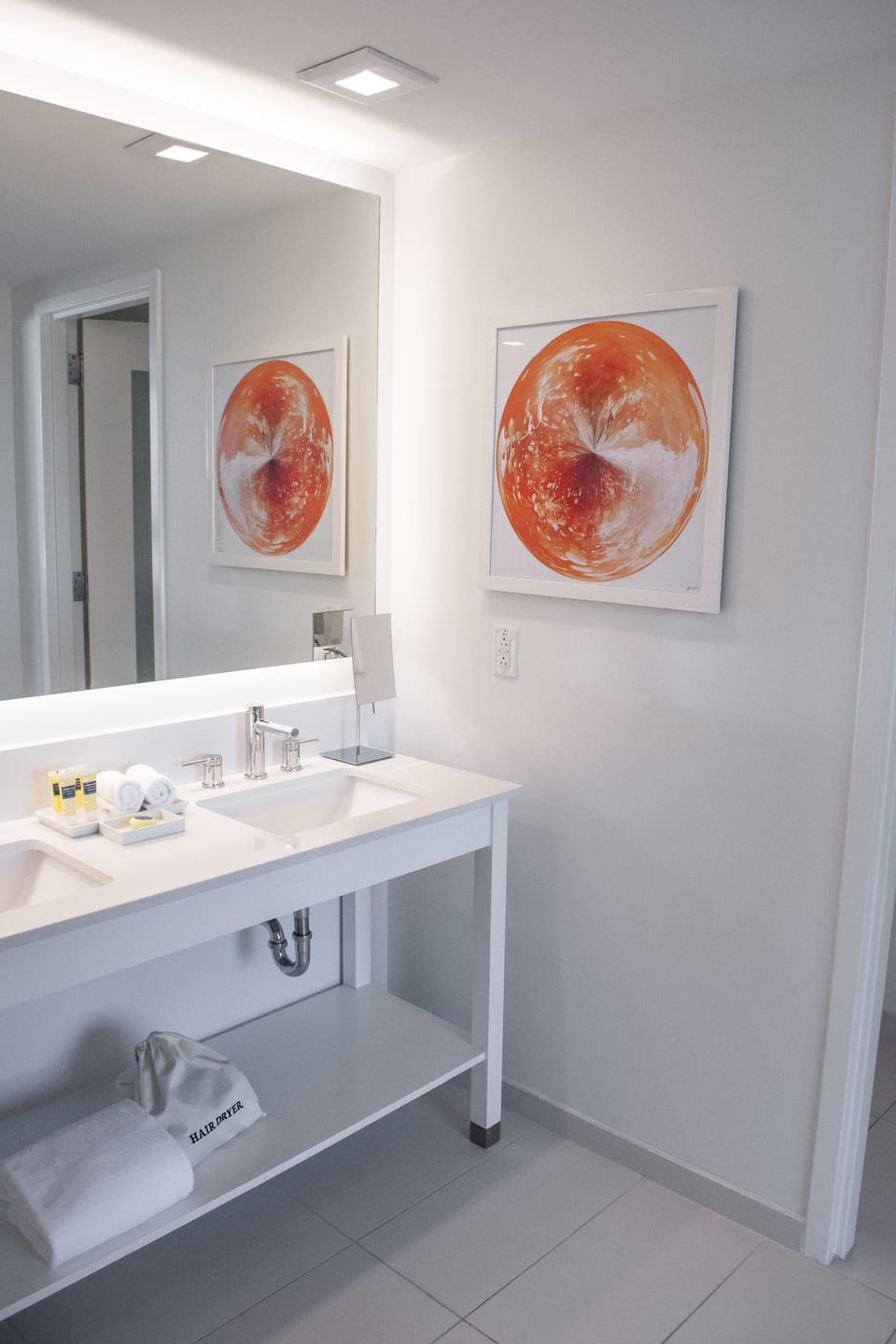 Bathroom sink