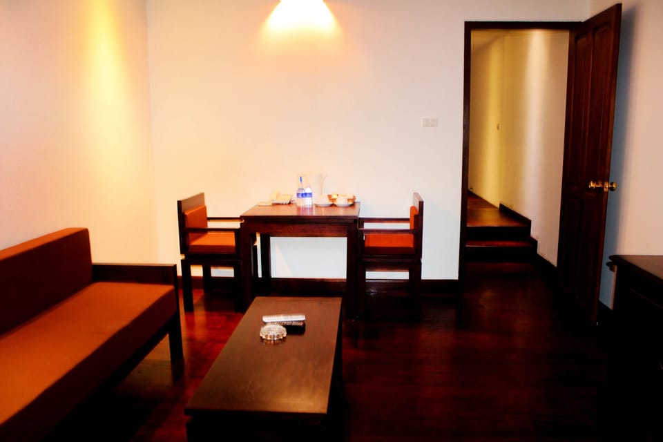 Junior Suite | Living room | 32-inch LCD TV with cable channels, TV