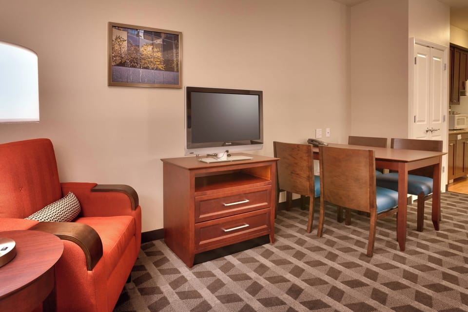 Flat-screen TV, Netflix, streaming services