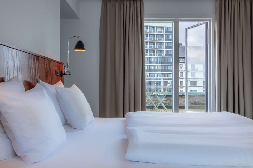 Superior Room, 1 King Bed, Non Smoking | Hypo-allergenic bedding, pillowtop beds, desk, laptop workspace