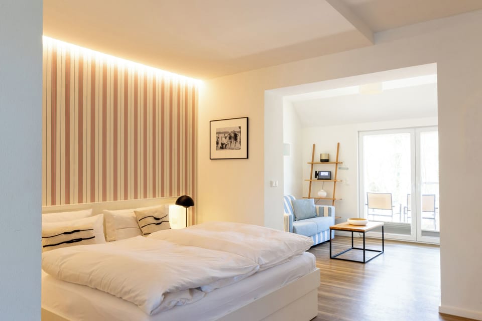 Terrace suite | Down comforters, in-room safe, WiFi (free), individually decorated