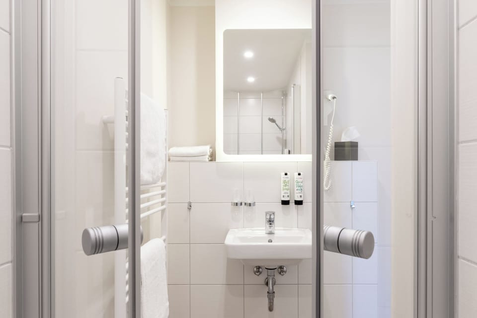 Apartment | Down comforters, in-room safe, WiFi (free), individually decorated