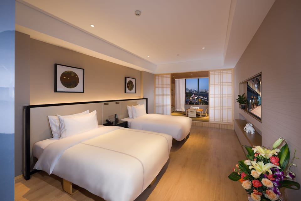 Tatami Room | Minibar, desk, blackout drapes, iron/ironing board