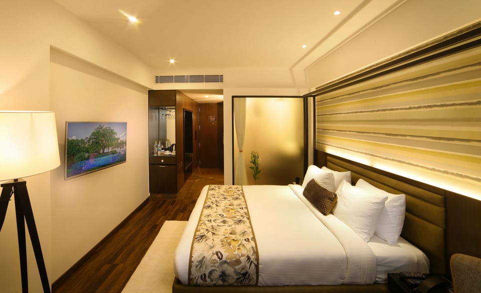 Room | Minibar, in-room safe, desk, soundproofing