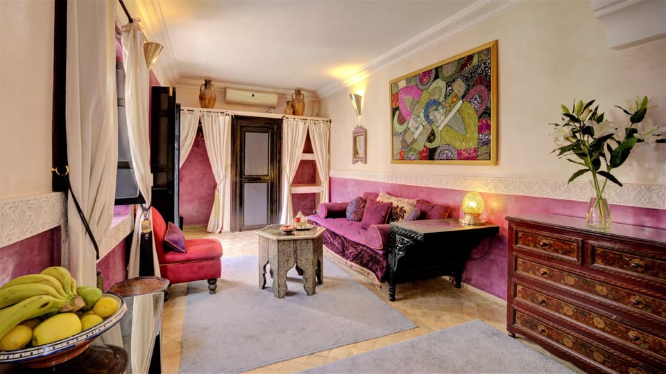 Romantic Suite (Joutia Zrabi) | Living area