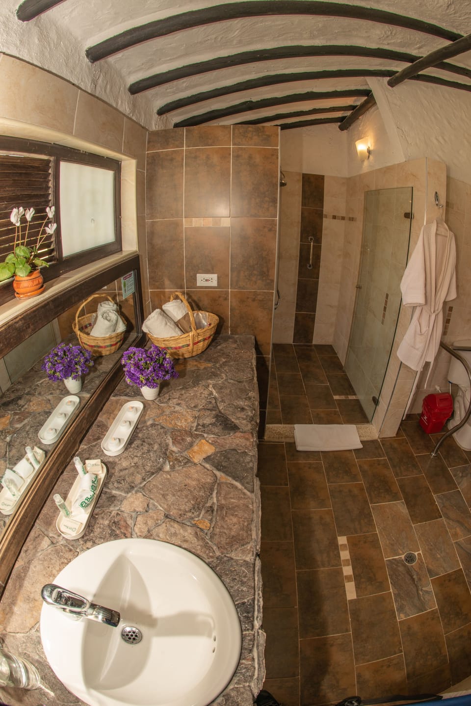 Double Room | Bathroom | Shower, free toiletries, hair dryer (on request), towels