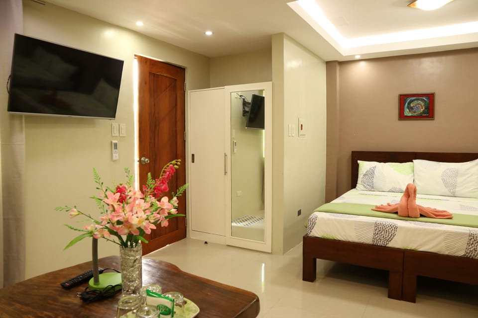 Family Room | Iron/ironing board (on request), WiFi (free), bed sheets