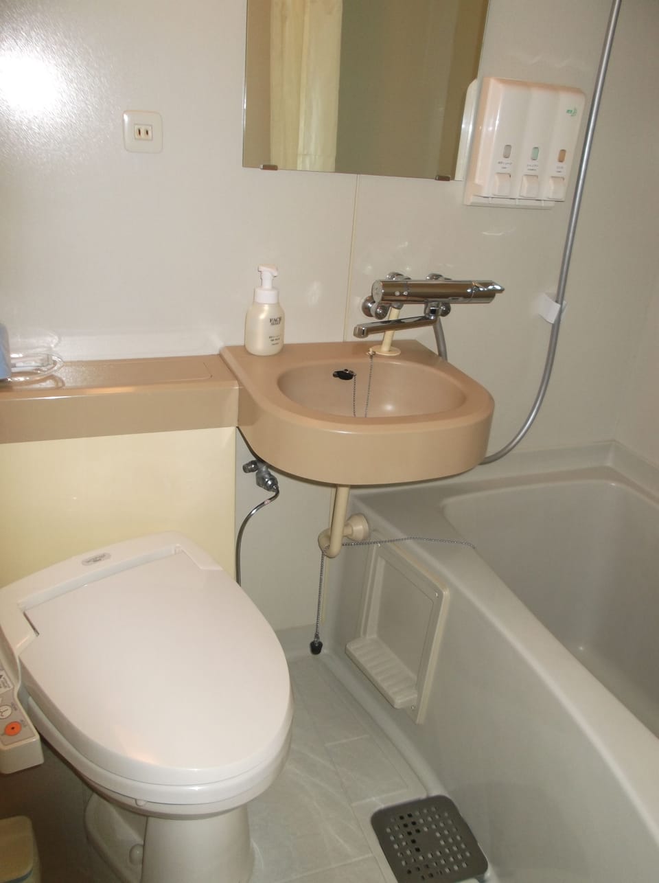 Combined shower/tub, free toiletries, hair dryer, bathrobes