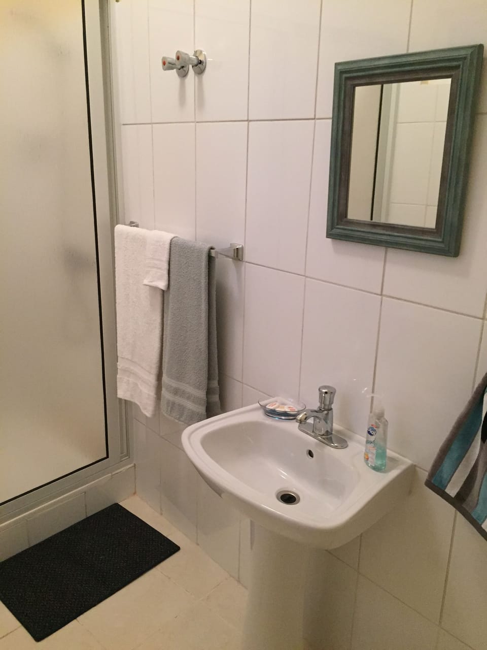 Deluxe Double Room | Bathroom | Shower, free toiletries, hair dryer, towels