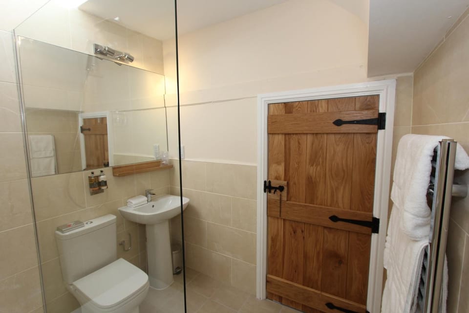 Shower, free toiletries, hair dryer, bathrobes