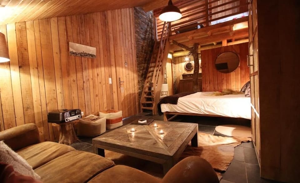 1 bedroom, individually decorated, individually furnished