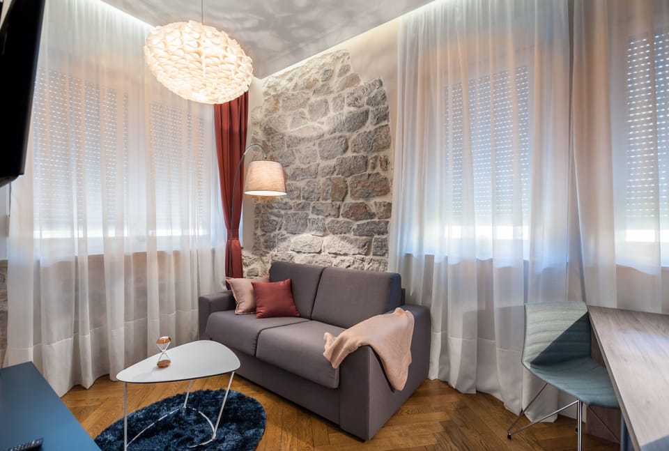 Deluxe Suite, Sea View | Living area | Flat-screen TV