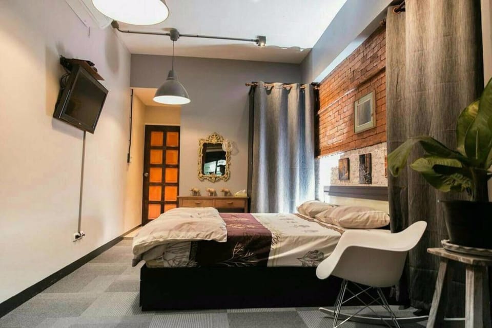 Double Room with Shower | Free WiFi, bed sheets