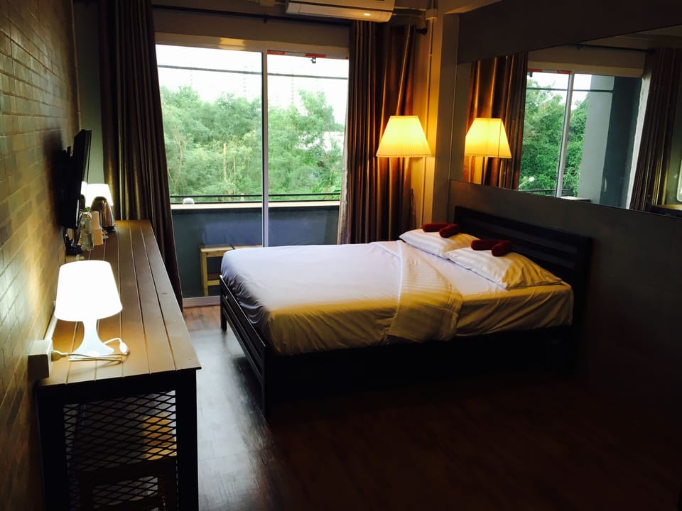 Double Room with Shower | Free WiFi, bed sheets
