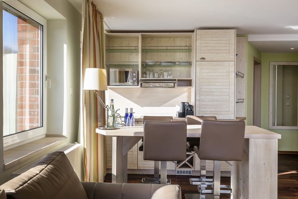 Superior Suite with Oceanview | Private kitchen | Coffee/tea maker