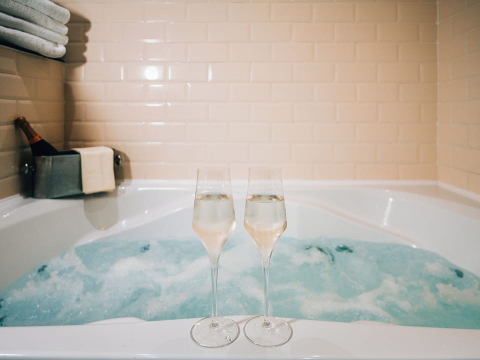 Family Room | Bathroom | Free toiletries, hair dryer, towels