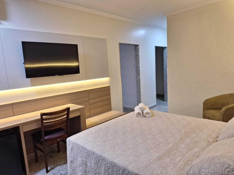 Suite | In-room safe, desk, free WiFi, bed sheets