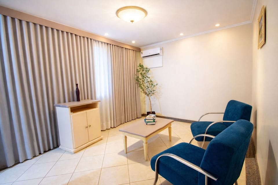Executive Studio Suite | Living room