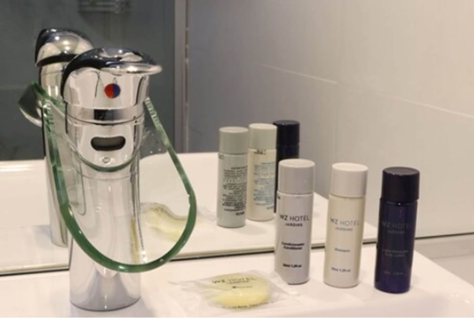 Shower, rainfall showerhead, free toiletries, hair dryer