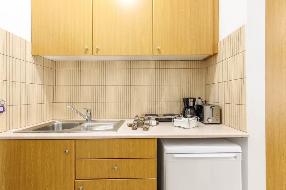 Superior Studio | Private kitchenette | Fridge, stovetop, coffee/tea maker, electric kettle