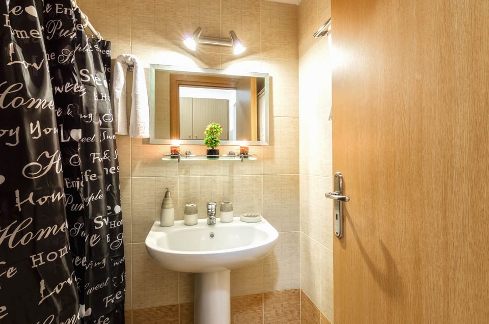 Superior Studio | Bathroom | Shower, free toiletries, hair dryer, towels