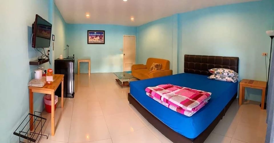 Double Room | Desk, blackout drapes, free WiFi